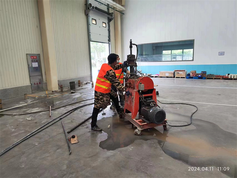 凤泉厂房地面下沉塌陷注浆加固施工